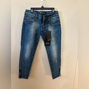 Woman’s re-rock blue jeans size 25/24